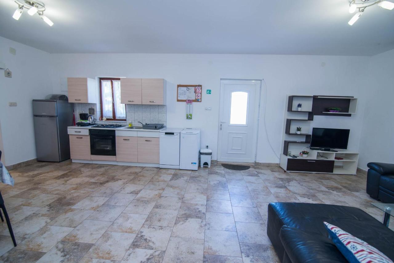 App Bonic Apartment Veli Losinj Bagian luar foto